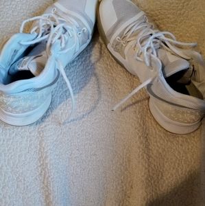 Kyrie 3 White chrome